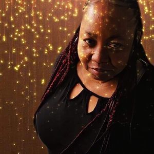 Meet your Posher, Dee dee